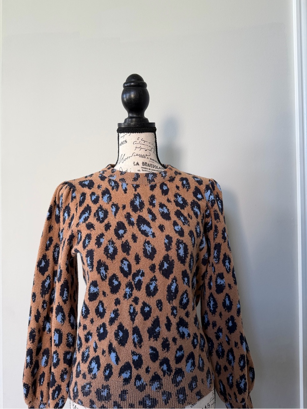 Ann Taylor Leopard Print Balloon Sleeve Camel, Black & Light Blue size SP